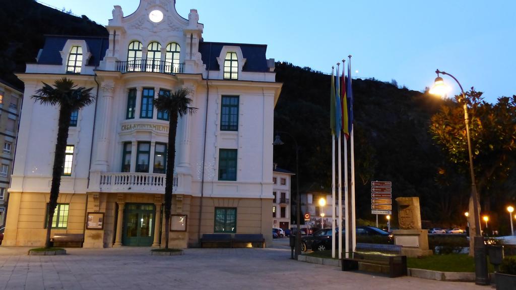 Pension Oria Luarca Extérieur photo